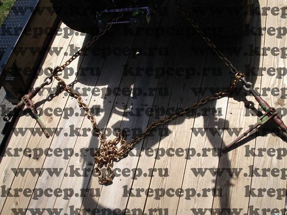 Цепные стяжки растянуты и закреплены, лишняя длина цепи не используется и "отдыхает"
